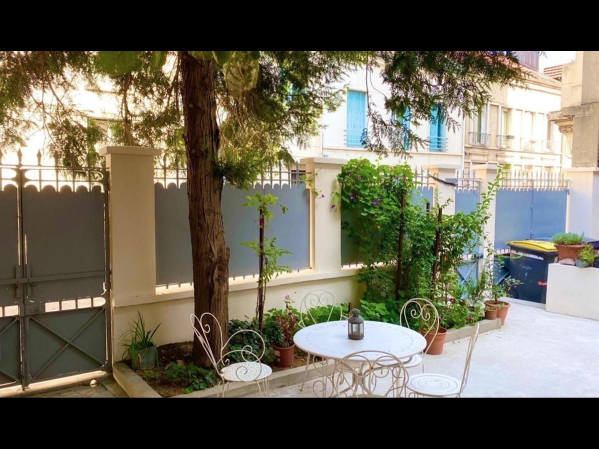 Colocation à Marseille — Chambre avec bureau · Marseille (72 m² le logement) Colocation à Marseille — Chambre avec bureau · Marseille (72 m² le logement)