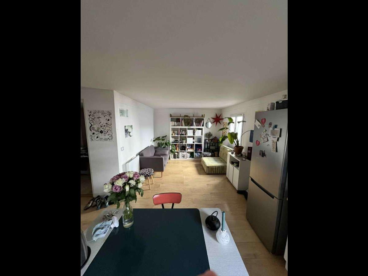 Colocation à Lyon — Chambre lumineuse · Lyon — 4 pièces au total