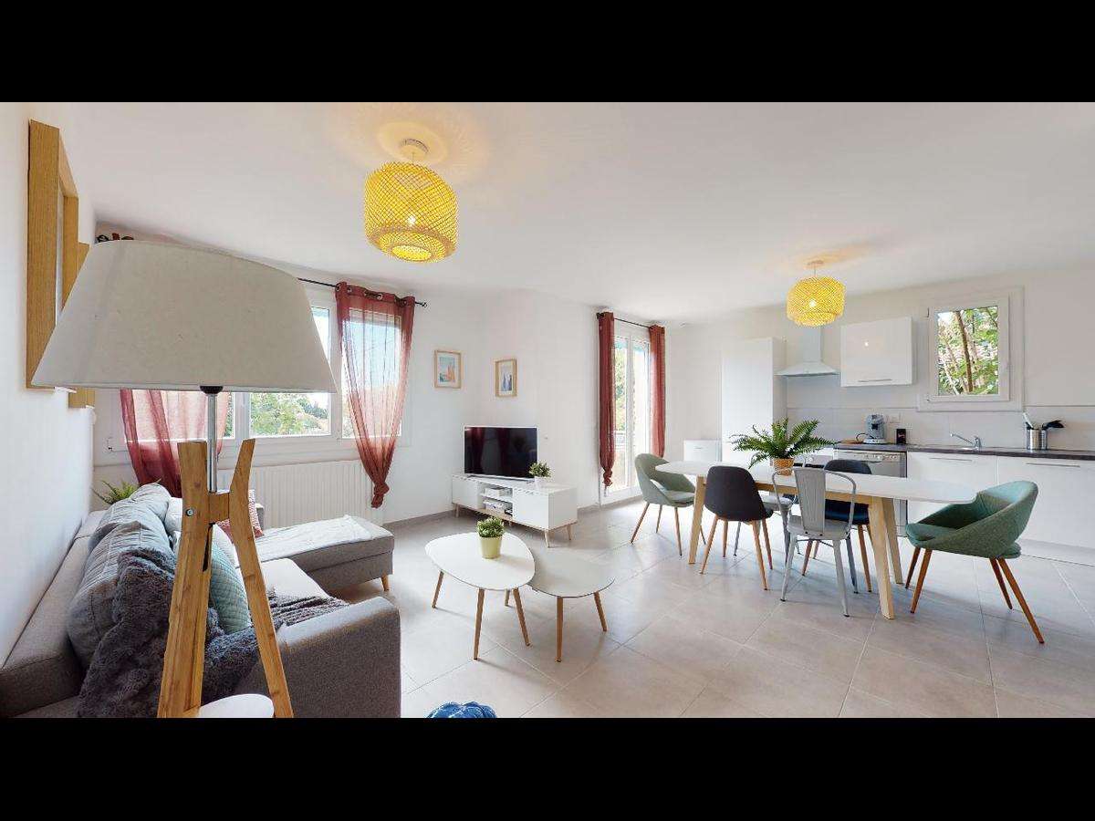 Colocation à Hyères : Colocation Hyères — chambre meublée · Ayguade · (photo 4/6)
