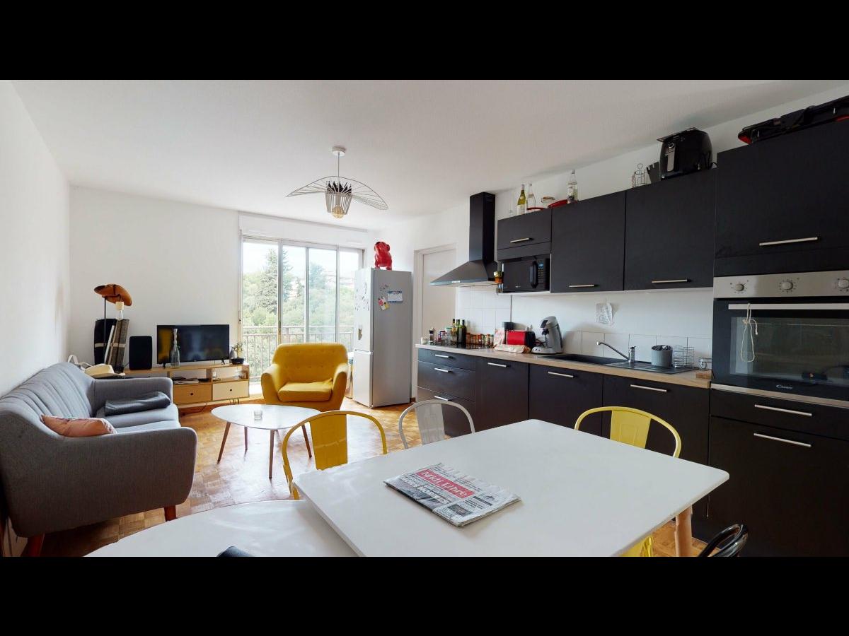Colocation à Lyon : Chambre lumineuse · Lyon — 5 pièces au total (photo 2/6)