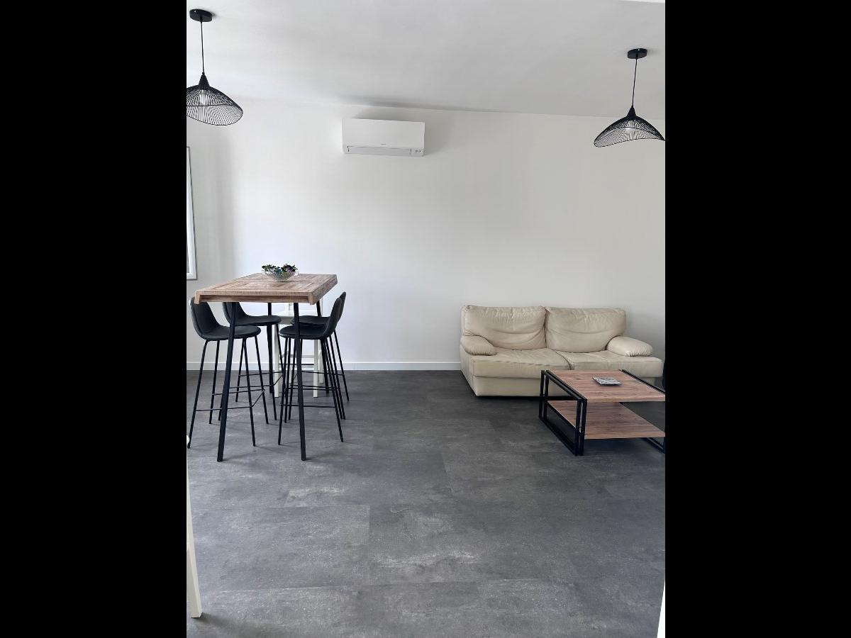 Colocation à Bastia — Appartement 4 pièces · 46 m² — Bastia Colocation à Bastia — Appartement 4 pièces · 46 m² — Bastia