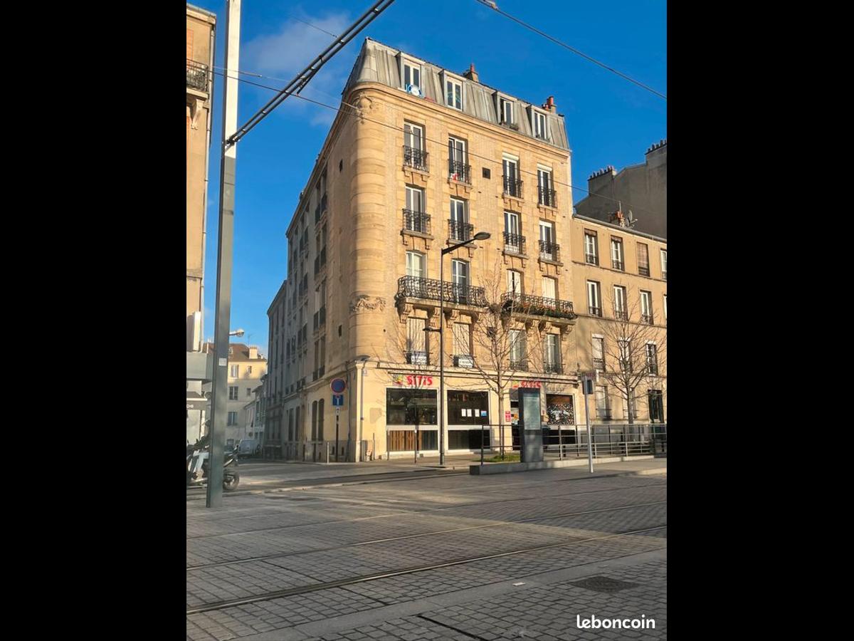 Colocation à Lyon : Chambre lumineuse · Lyon — 3 pièces au total (photo 4/6)
