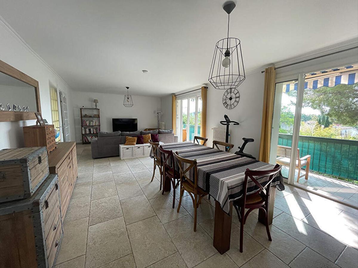 Colocation à Annecy : Chambre avec bureau · Annecy (75 m² le logement) (photo 3/6)