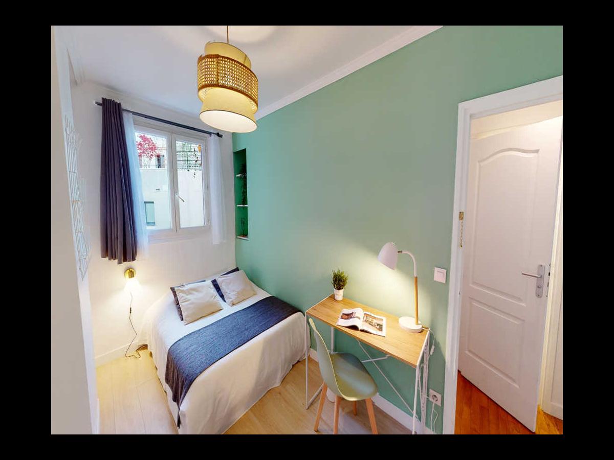 Colocation à Amiens : Chambre avec bureau · Amiens (96 m² le logement) (photo 2/6)