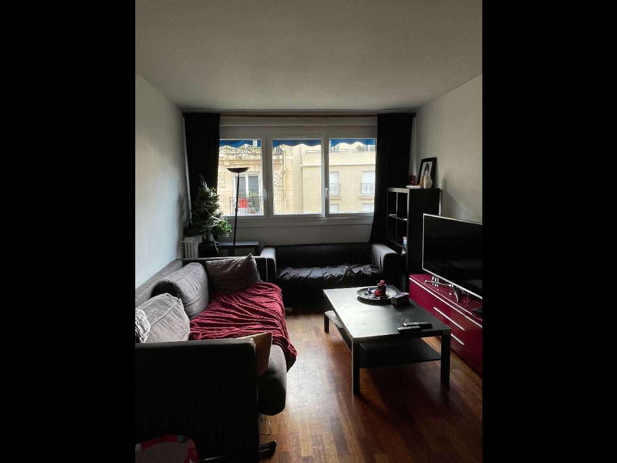 Colocation à Bordeaux : Chambre avec bureau · Bordeaux (71 m² le logement) (photo 2/6)