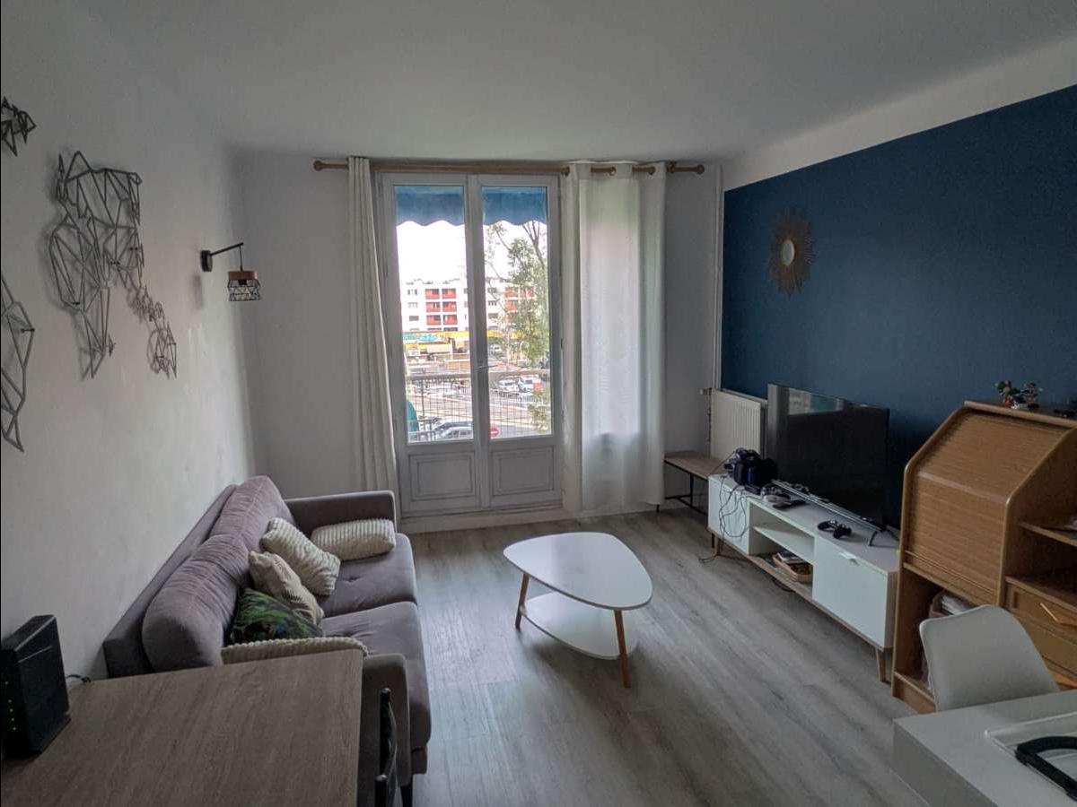 Colocation à Avignon : Chambre lumineuse · Avignon — 4 pièces au total (photo 5/6)