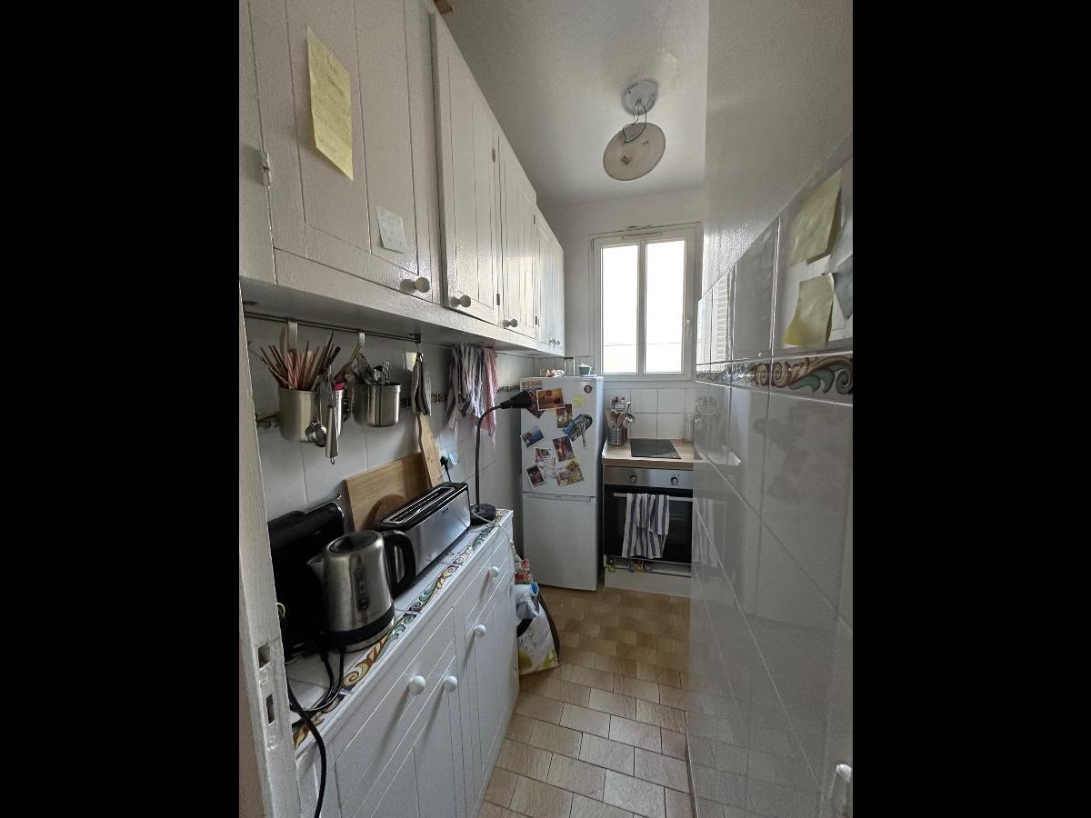 Colocation à Villeurbanne : Chambre lumineuse · Villeurbanne — 3 pièces au total (photo 3/6)