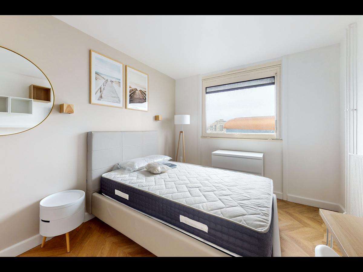 Colocation à La Rochelle — Chambre lumineuse · La Rochelle — 5 pièces au total Colocation à La Rochelle — Chambre lumineuse · La Rochelle — 5 pièces au total
