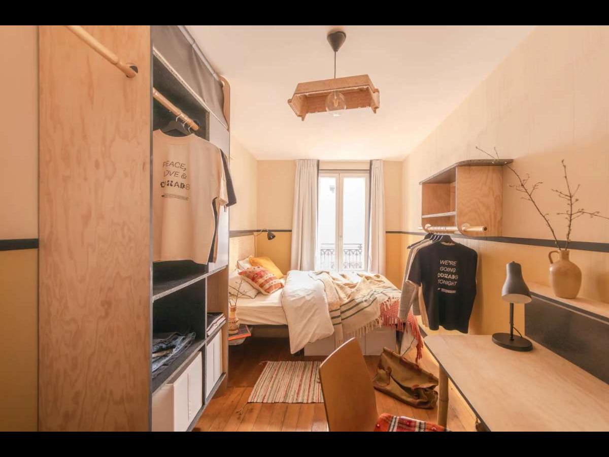 Colocation à Lille : Chambre avec bureau · Lille (58 m² le logement) (photo 2/6)