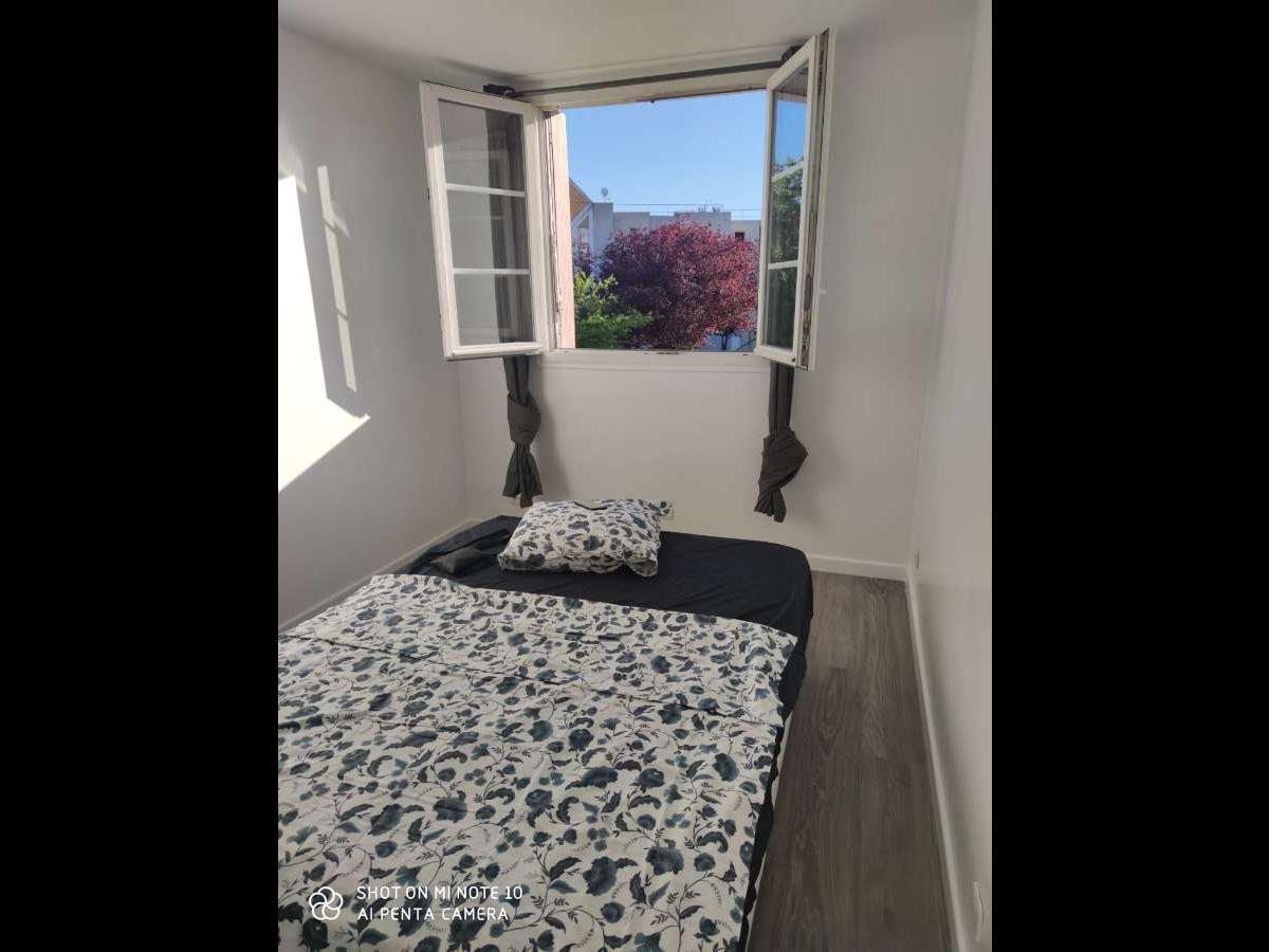 Colocation à Rodez : Chambre avec bureau · Rodez (82 m² le logement) (photo 3/6)