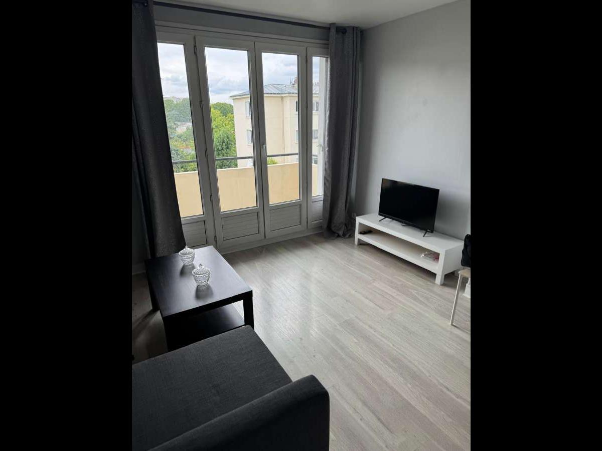 Colocation à Évreux : Colocation Évreux — chambre meublée · proche centre (photo 2/6)