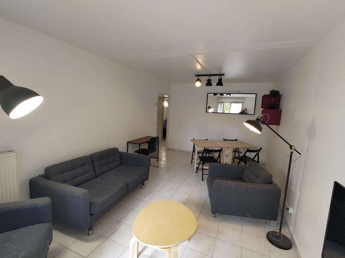 Colocation à Montauban : Chambre avec bureau · Montauban (40 m² le logement) (photo 2/6)