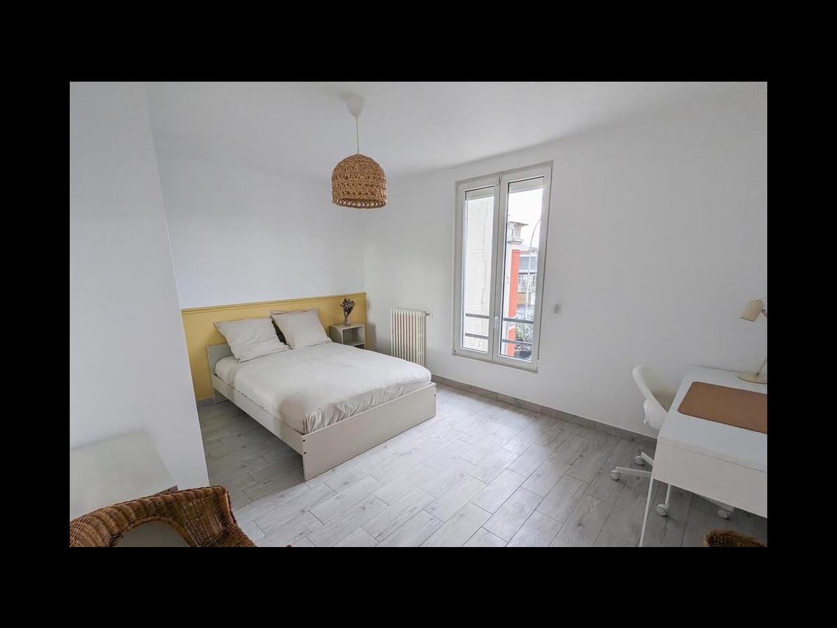 Colocation à Marseille — Colocation Marseille — chambre meublée · Le Panier · Colocation à Marseille — Colocation Marseille — chambre meublée · Le Panier ·