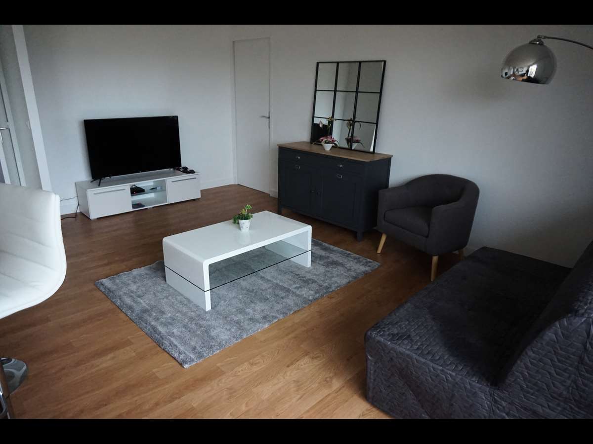 Colocation à Dunkerque — Chambre avec bureau · Dunkerque (95 m² le logement) Colocation à Dunkerque — Chambre avec bureau · Dunkerque (95 m² le logement)