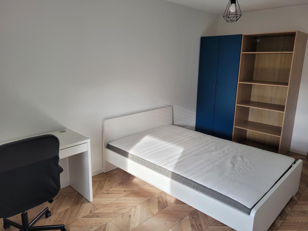 Colocation à Lyon : Chambre avec bureau · Lyon (53 m² le logement) (photo 5/6)