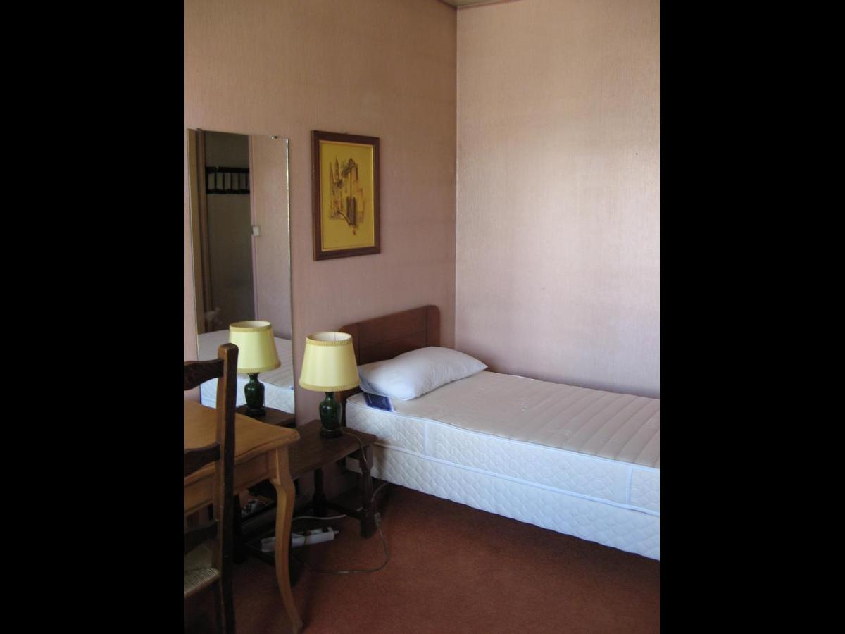 Colocation à Évreux — Chambre avec bureau · Évreux (46 m² le logement) Colocation à Évreux — Chambre avec bureau · Évreux (46 m² le logement)