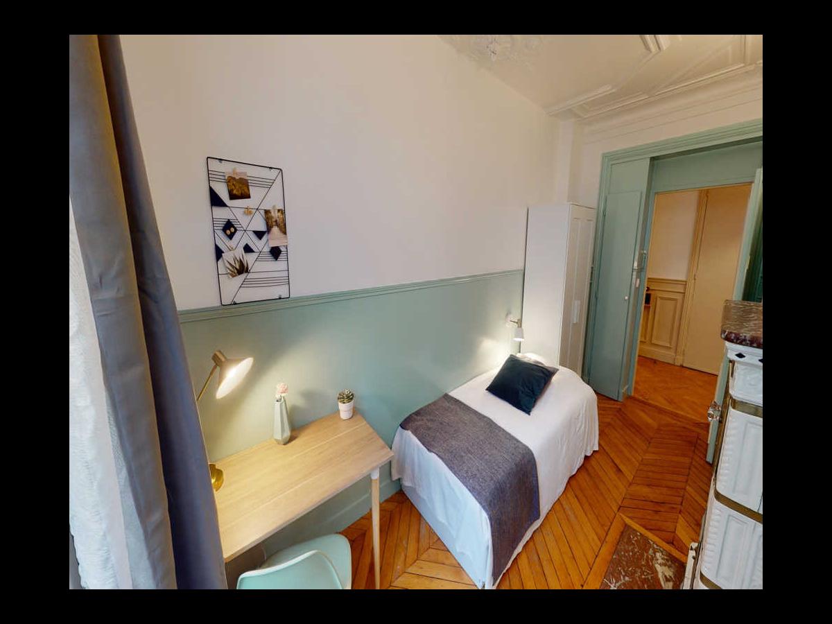 Colocation à Perpignan : Chambre avec bureau · Perpignan (76 m² le logement) (photo 5/6)