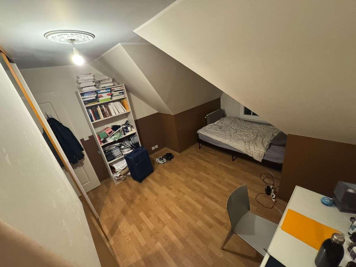 Colocation à Boulogne-Sur-Mer : Chambre lumineuse · Boulogne-sur-Mer — 2 pièces au total (photo 2/6)