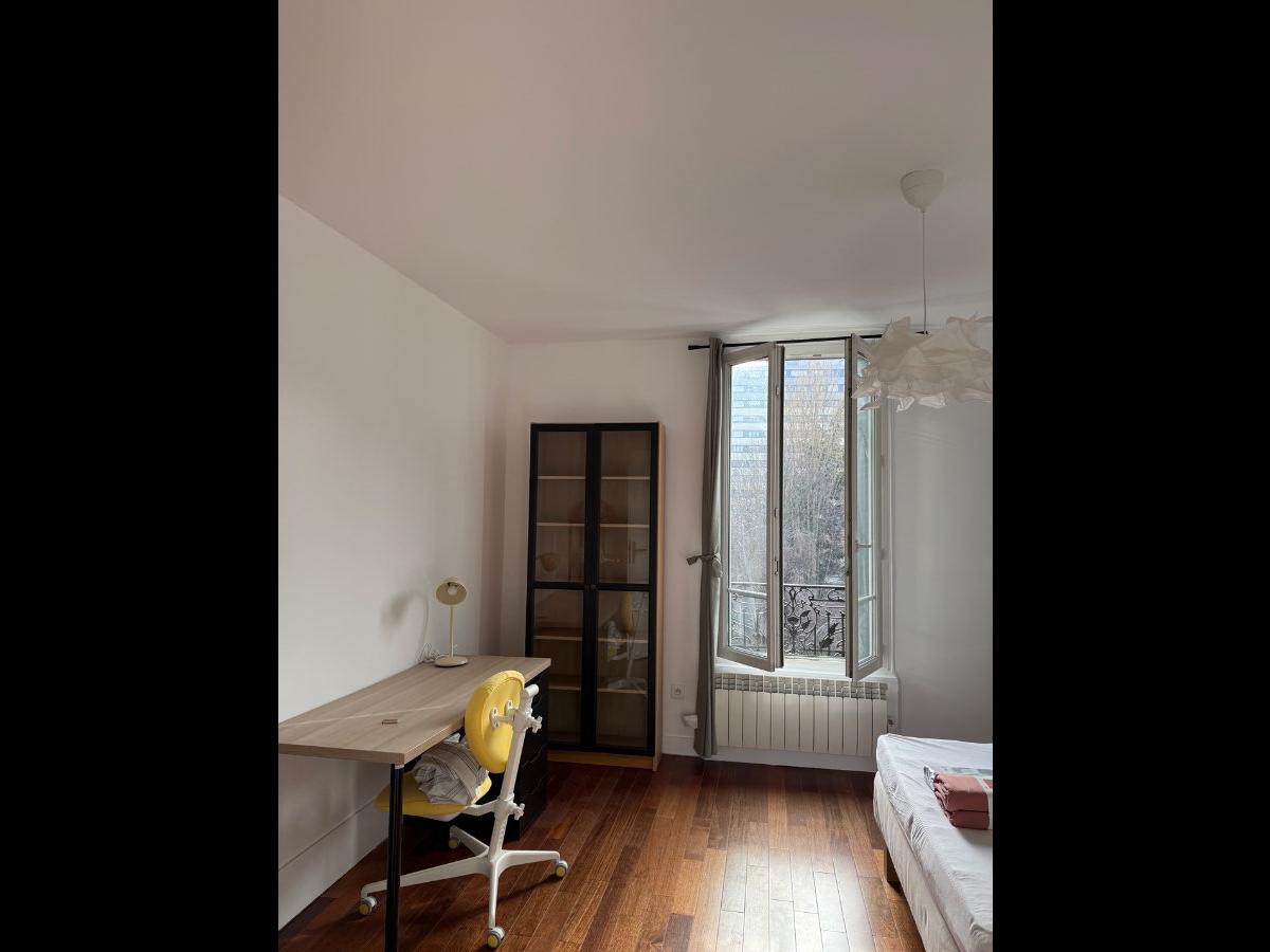 Colocation à Lille : Chambre lumineuse · Lille — 6 pièces au total (photo 4/6)