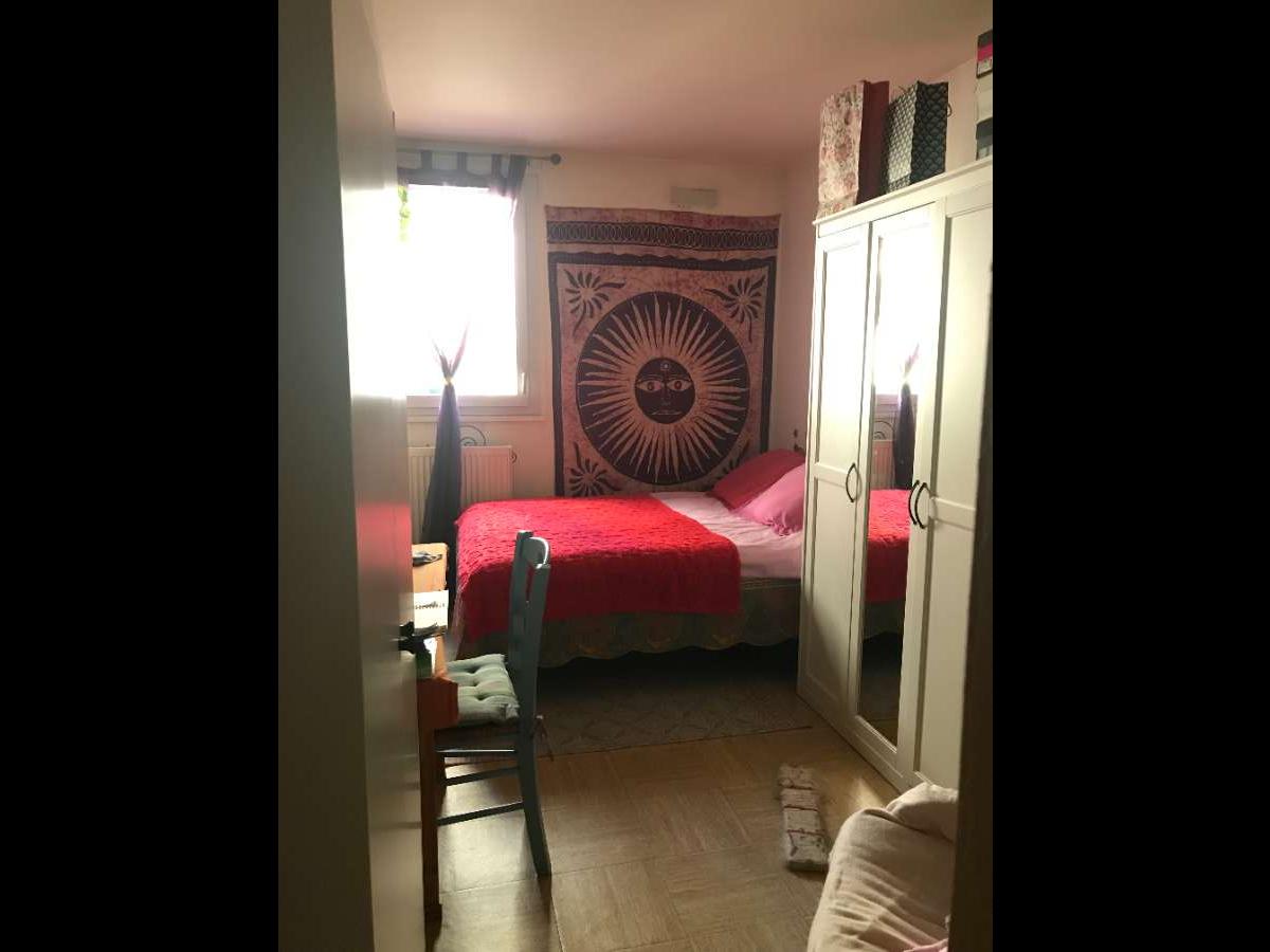 Colocation à Lyon : Chambre avec bureau · Lyon (83 m² le logement) (photo 4/6)