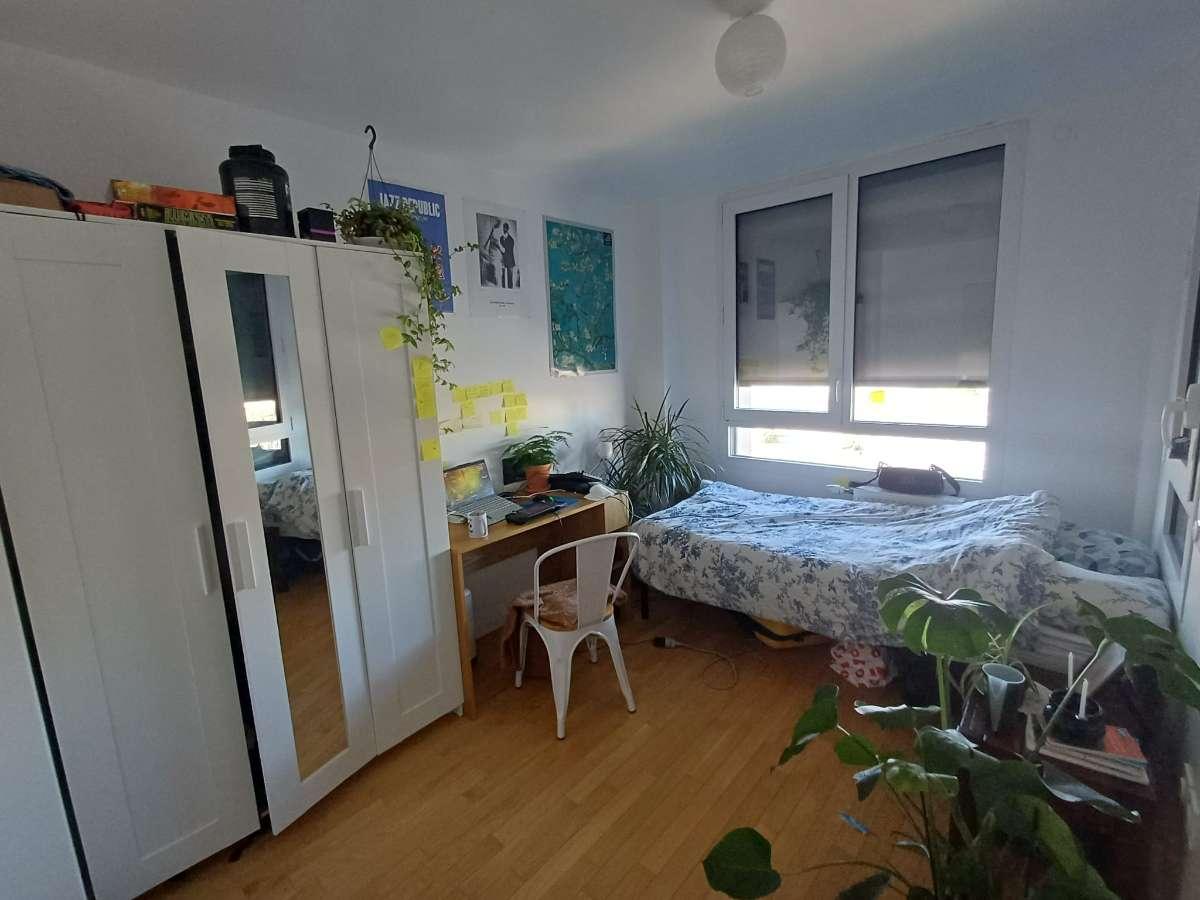 Colocation à Paris — Chambre avec bureau · Paris (51 m² le logement) Colocation à Paris — Chambre avec bureau · Paris (51 m² le logement)