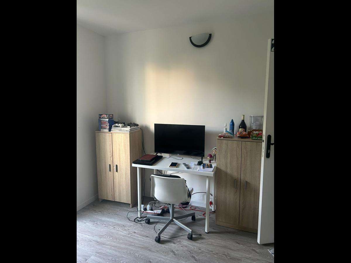 Colocation à Rodez — 4 colocs / chambre dans appart 62 m² · Rodez Colocation à Rodez — 4 colocs / chambre dans appart 62 m² · Rodez
