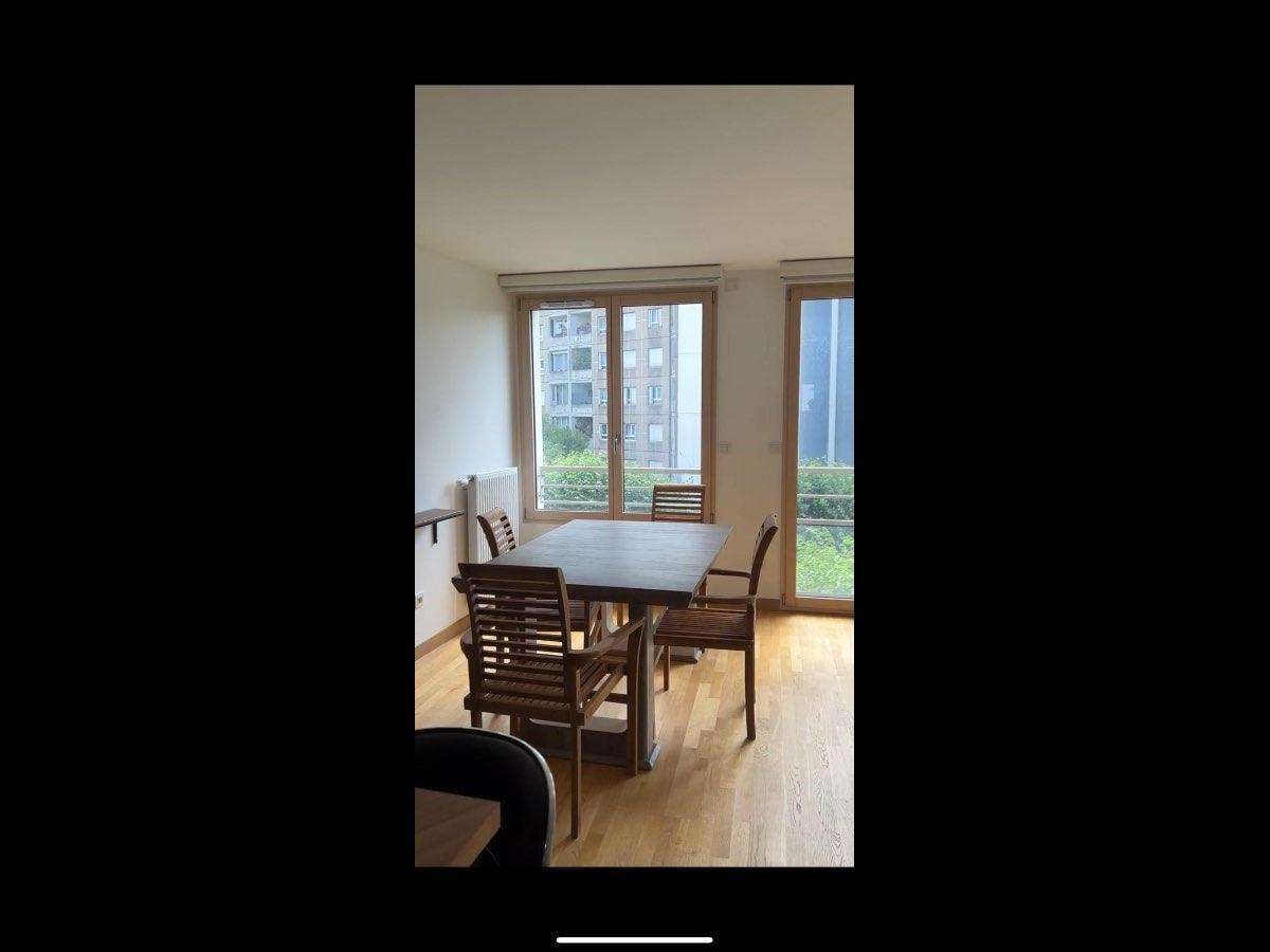 Colocation à Nantes — Chambre lumineuse · Nantes — 4 pièces au total Colocation à Nantes — Chambre lumineuse · Nantes — 4 pièces au total