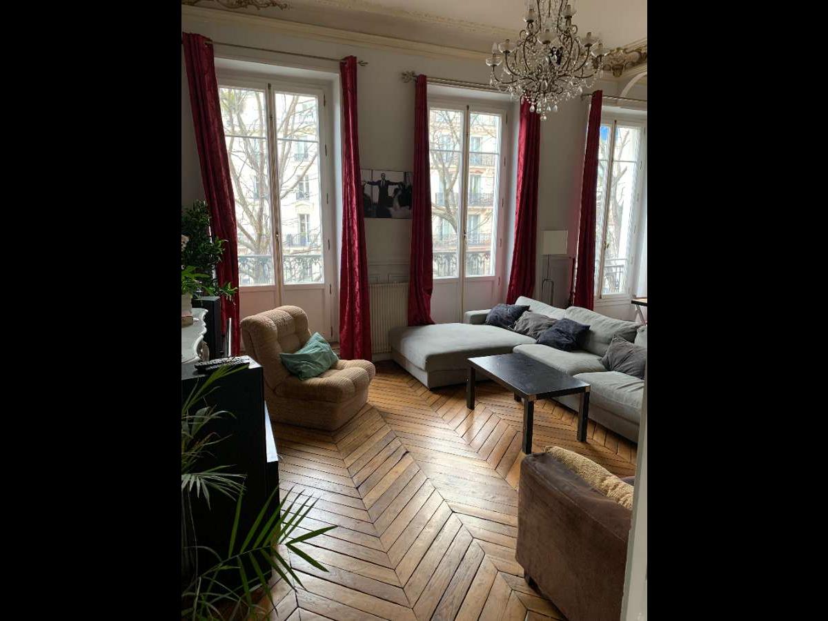 Colocation à Strasbourg : Chambre avec bureau · Strasbourg (69 m² le logement) (photo 5/6)