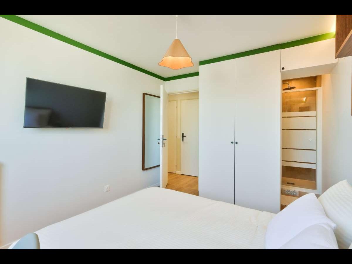 Colocation à Lyon : Chambre lumineuse · Lyon — 4 pièces au total (photo 5/6)