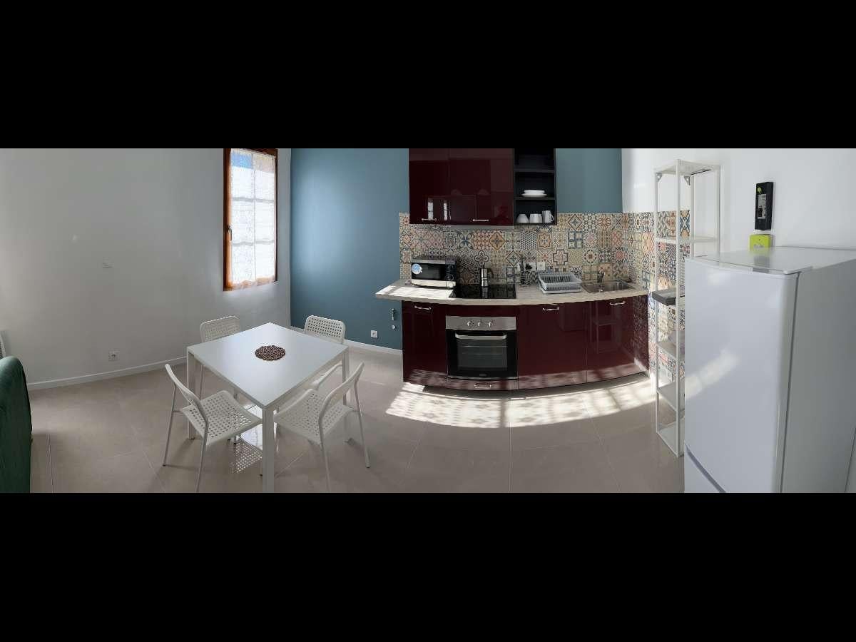 Colocation à Hyères : Chambre avec bureau · Hyères (46 m² le logement) (photo 3/6)