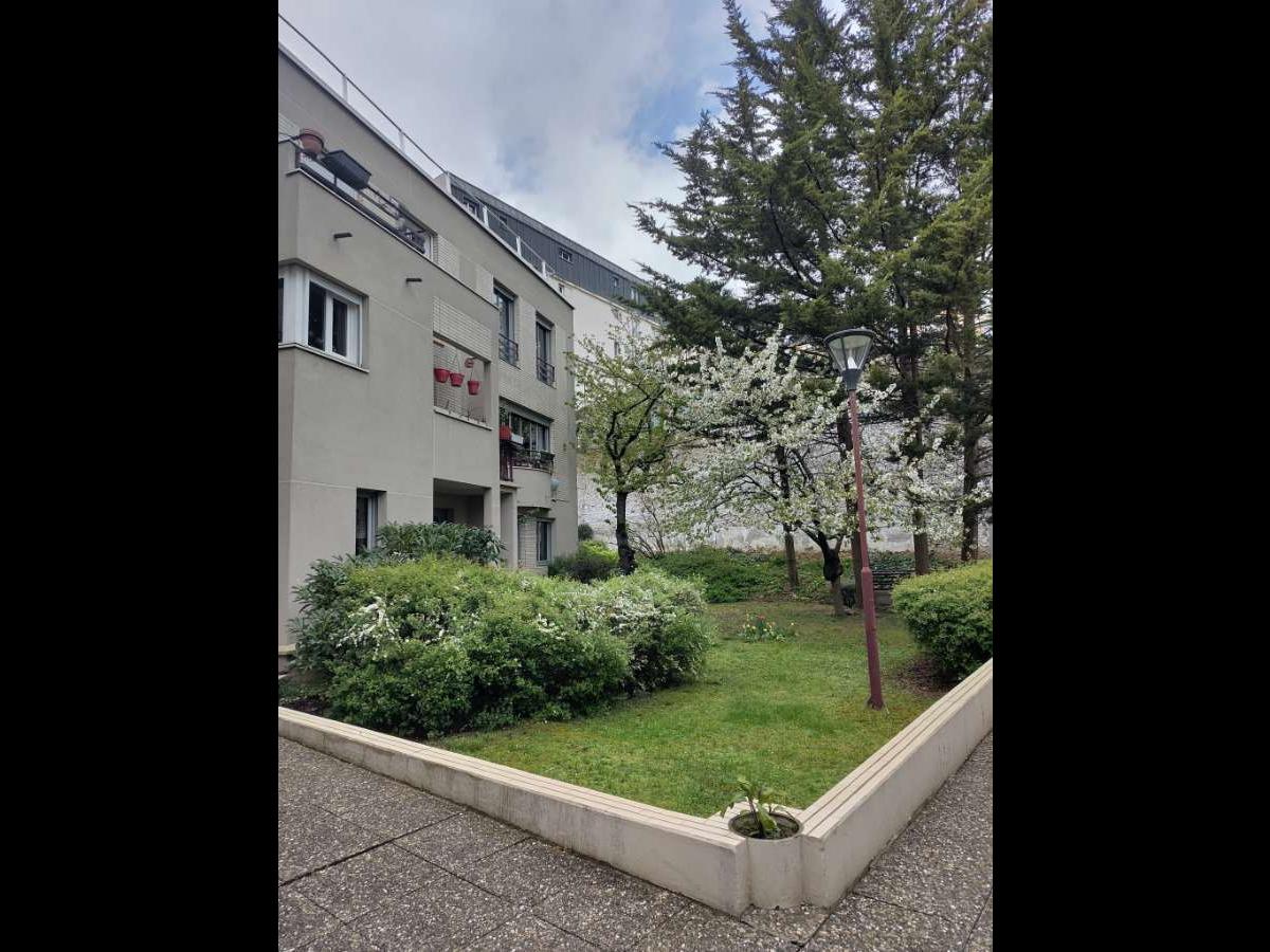Colocation à Lorient — 8 colocs / chambre dans appart 70 m² · Lorient Colocation à Lorient — 8 colocs / chambre dans appart 70 m² · Lorient