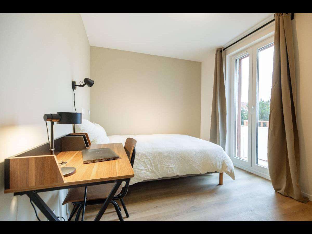 Colocation à Paris : 5 colocs / chambre dans appart 40 m² · Paris (photo 1/6)