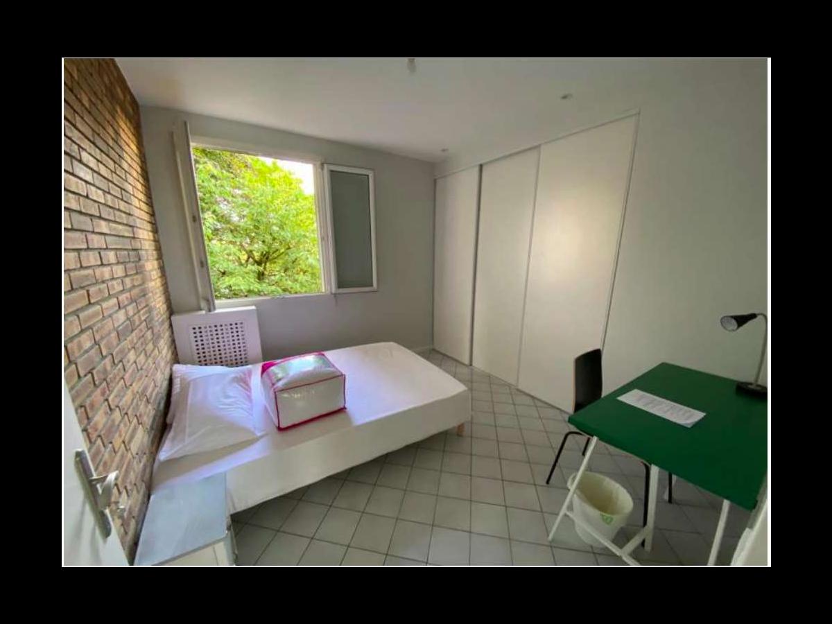Colocation à Valence — 8 colocs / chambre dans appart 48 m² · Valence Colocation à Valence — 8 colocs / chambre dans appart 48 m² · Valence