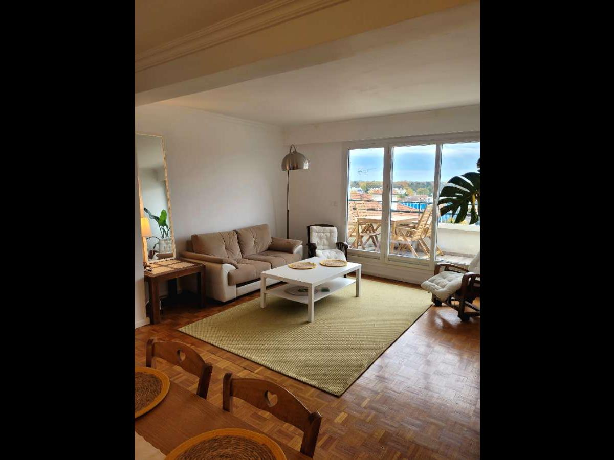 Colocation à Paris : Chambre lumineuse · Paris — 6 pièces au total (photo 3/6)