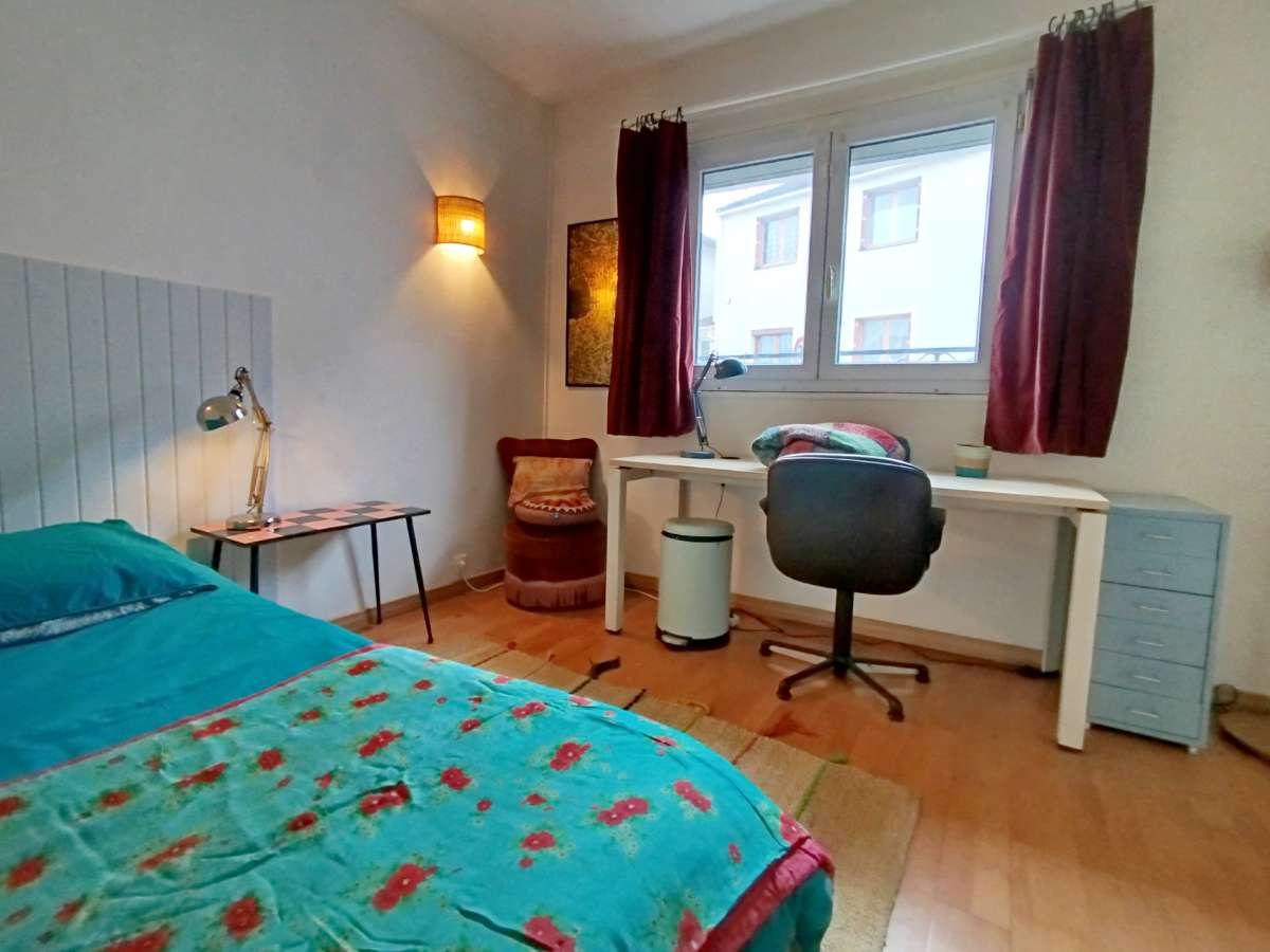 Colocation à Montpellier : Chambre avec bureau · Montpellier (71 m² le logement) (photo 2/6)