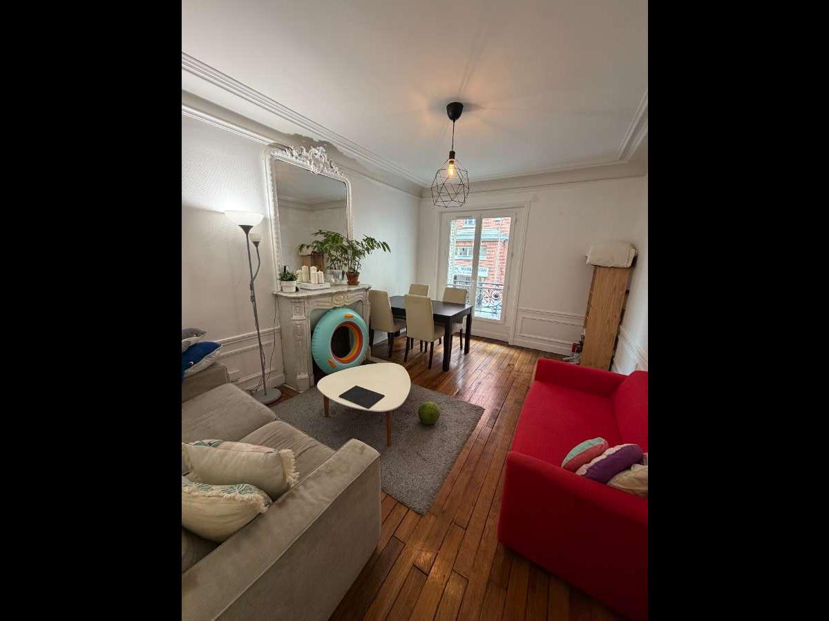 Colocation à Lyon : Chambre avec bureau · Lyon (83 m² le logement) (photo 5/6)