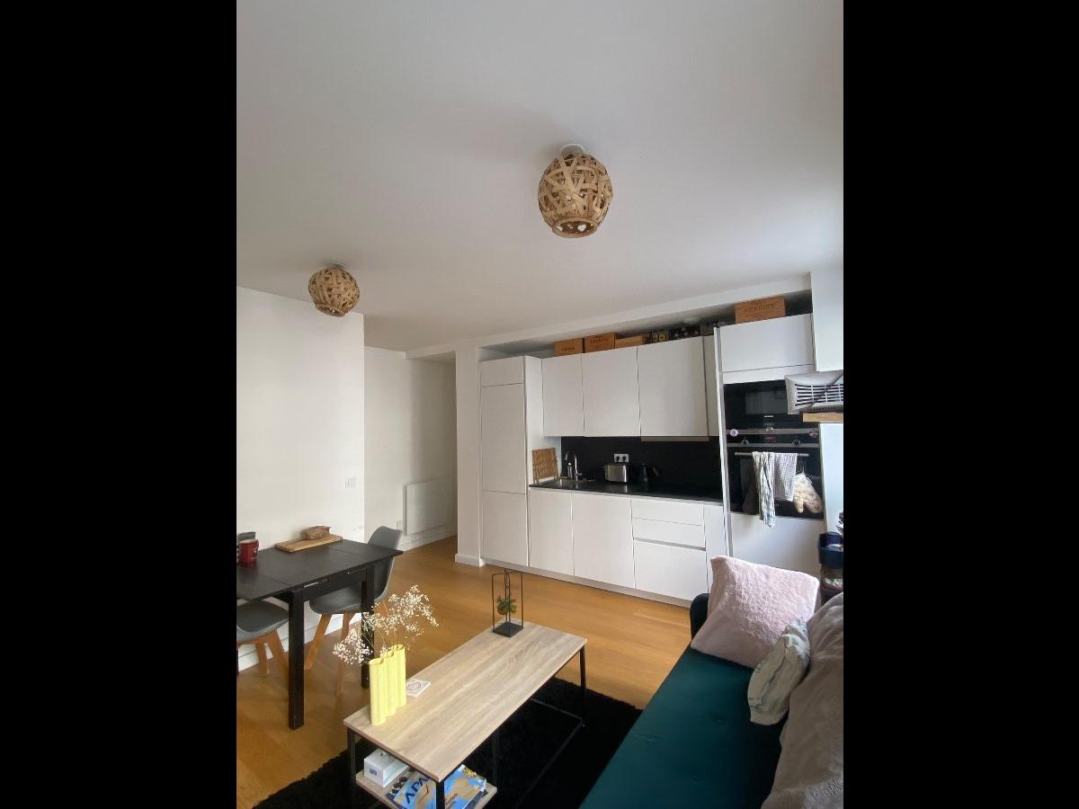 Colocation à Nantes : Chambre avec bureau · Nantes (74 m² le logement) (photo 3/6)