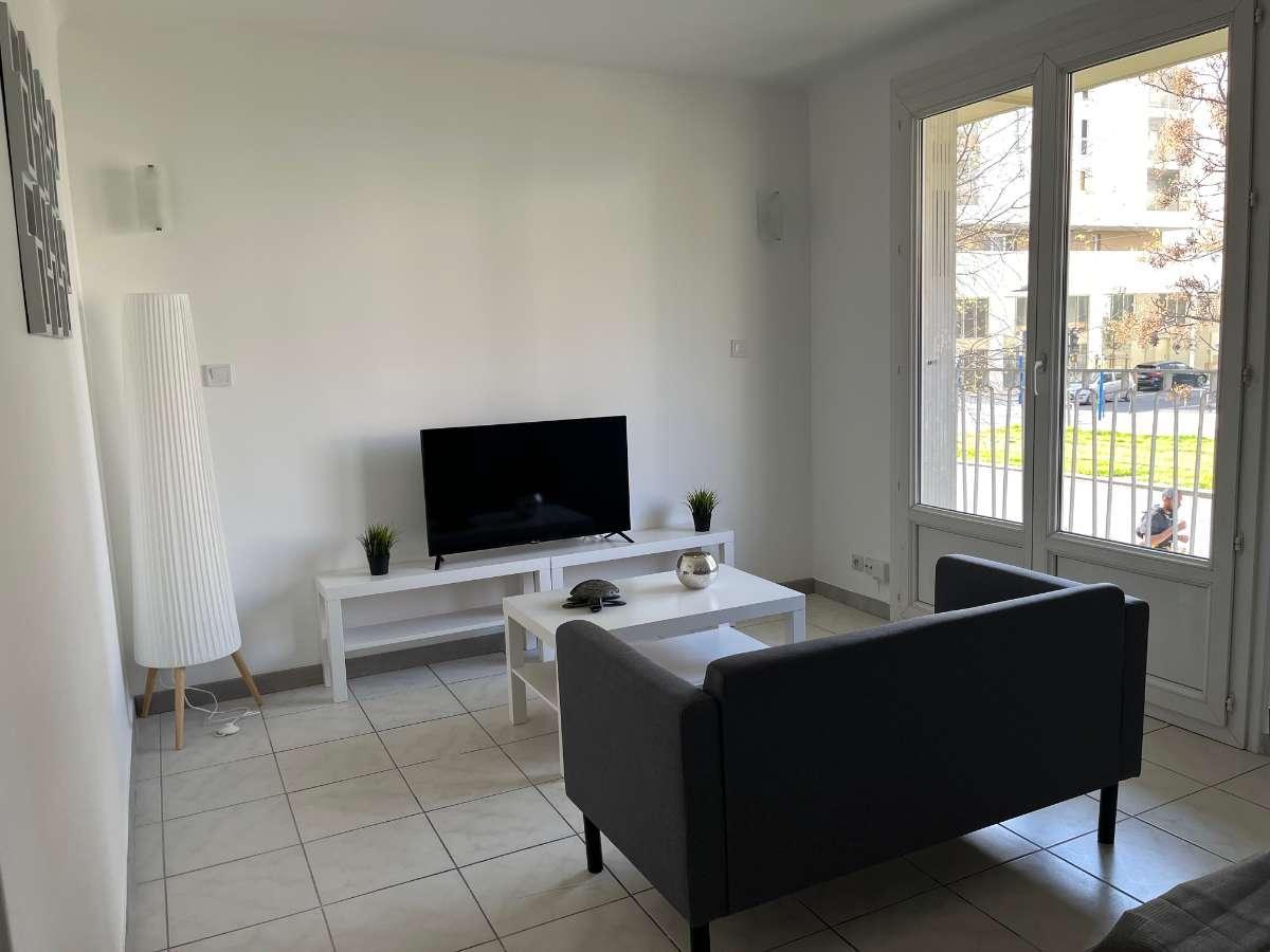 Colocation à Lorient — 6 colocs / chambre dans appart 76 m² · Lorient Colocation à Lorient — 6 colocs / chambre dans appart 76 m² · Lorient
