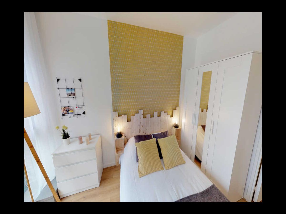Colocation à Bastia : Chambre lumineuse · Bastia — 6 pièces au total (photo 5/6)