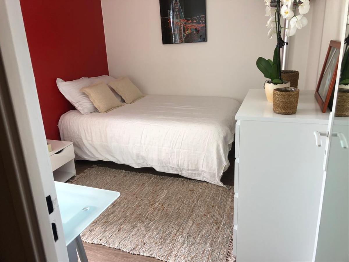 Colocation à Bordeaux : Chambre avec bureau · Bordeaux (95 m² le logement) (photo 4/6)