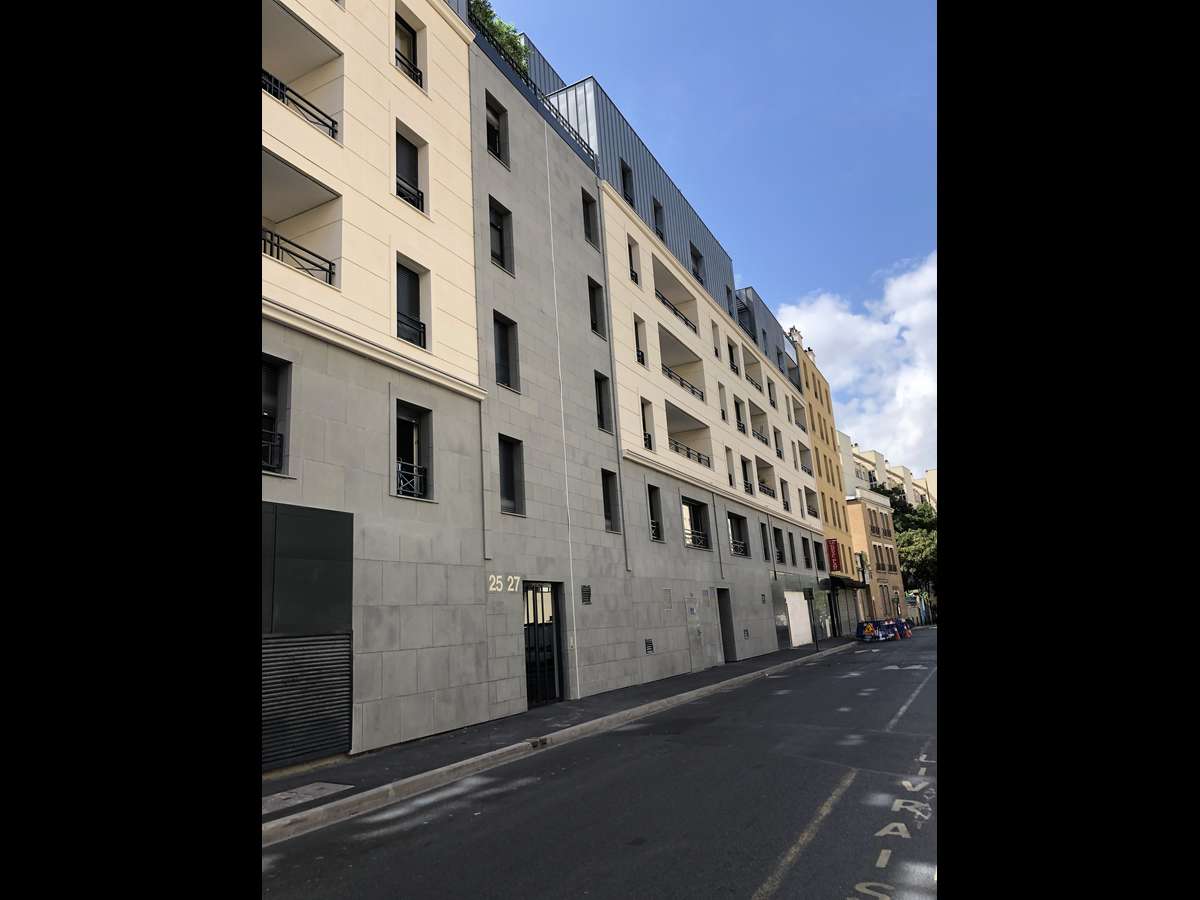 Colocation à Grenoble : Chambre avec bureau · Grenoble (75 m² le logement) (photo 3/6)