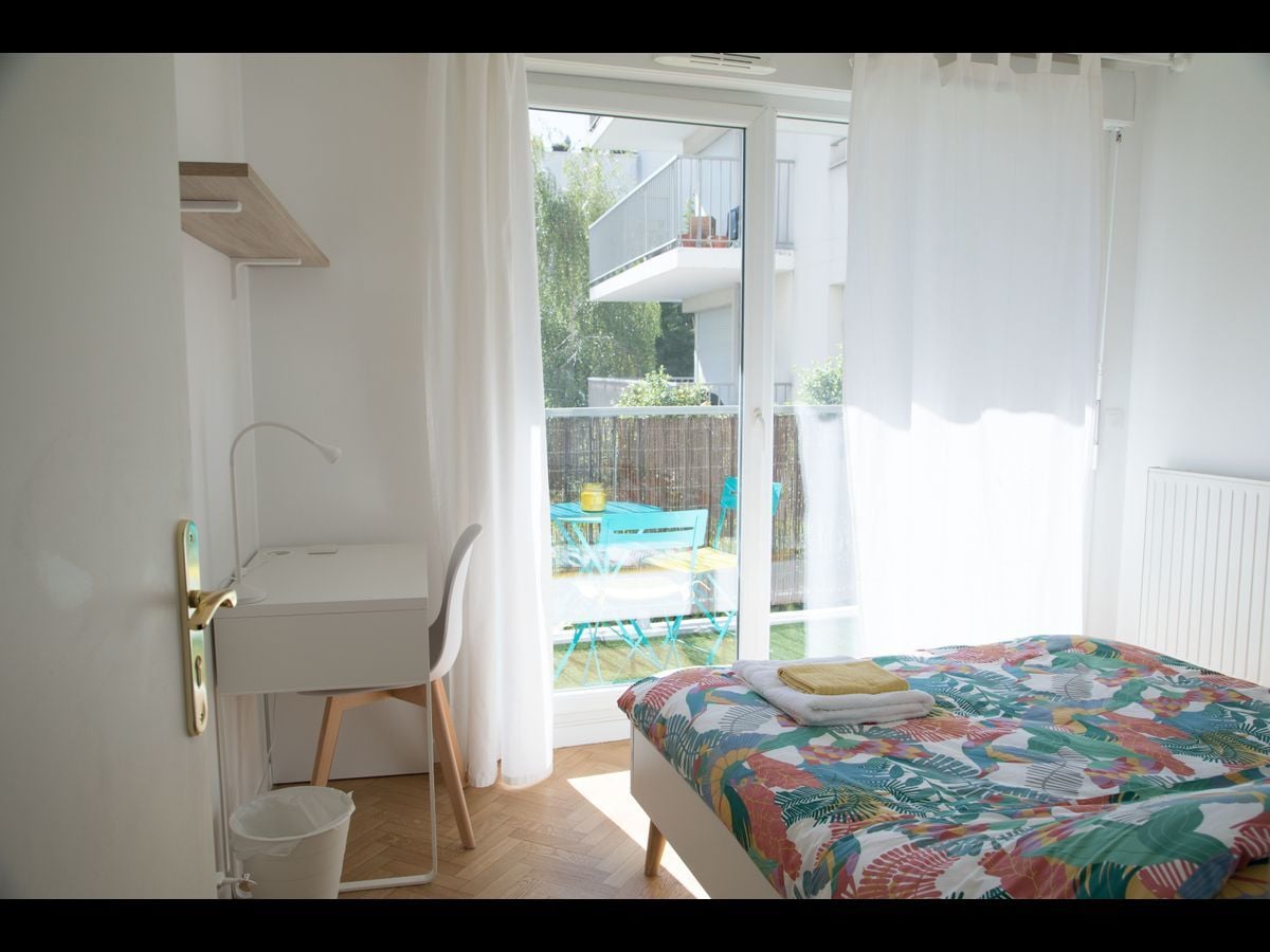 Colocation à Lyon : Chambre avec bureau · Lyon (53 m² le logement) (photo 4/6)