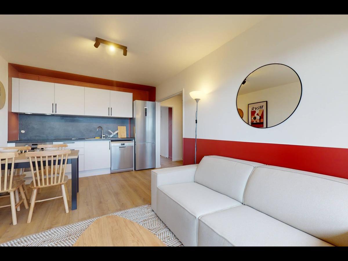 Colocation à Reims : Chambre avec bureau · Reims (68 m² le logement) (photo 2/6)
