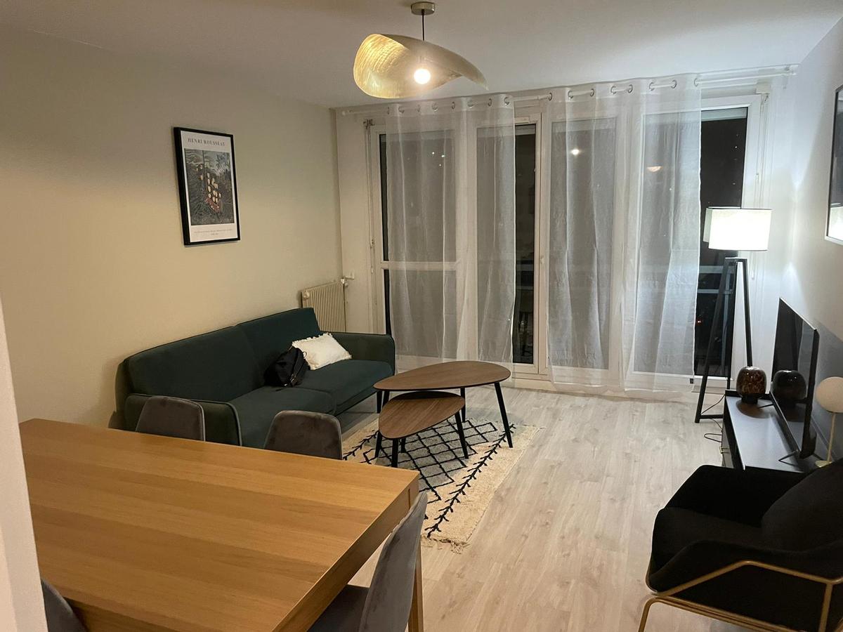 Colocation à Dunkerque — Chambre lumineuse · Dunkerque — 4 pièces au total Colocation à Dunkerque — Chambre lumineuse · Dunkerque — 4 pièces au total