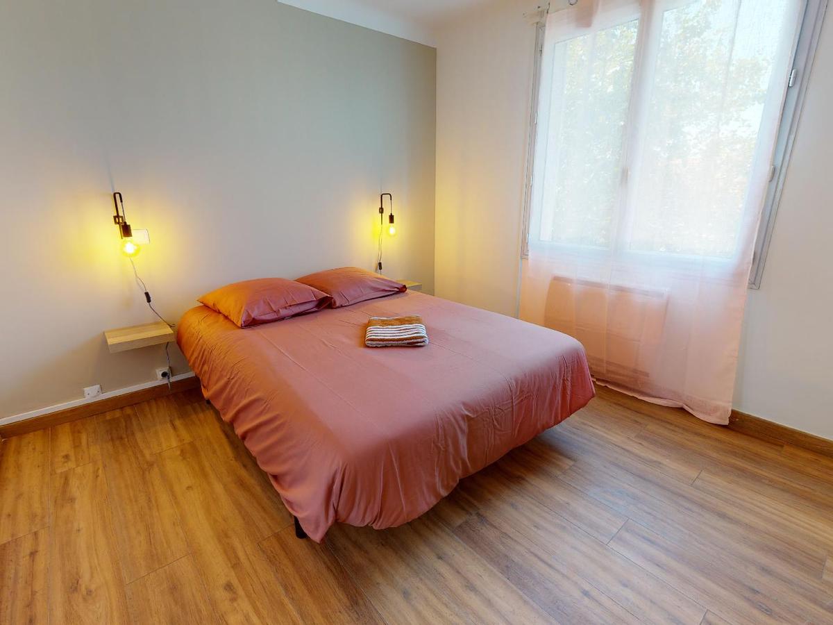 Colocation à Marseille : Chambre lumineuse · Marseille — 6 pièces au total (photo 1/6)