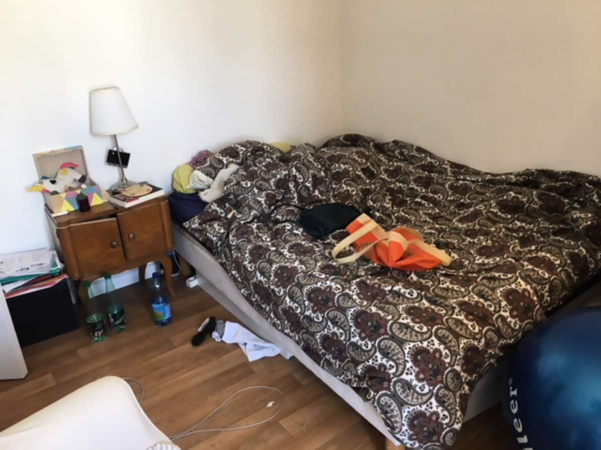 Colocation à Saint-Brieuc : Chambre lumineuse · Saint-Brieuc — 5 pièces au total (photo 5/6)