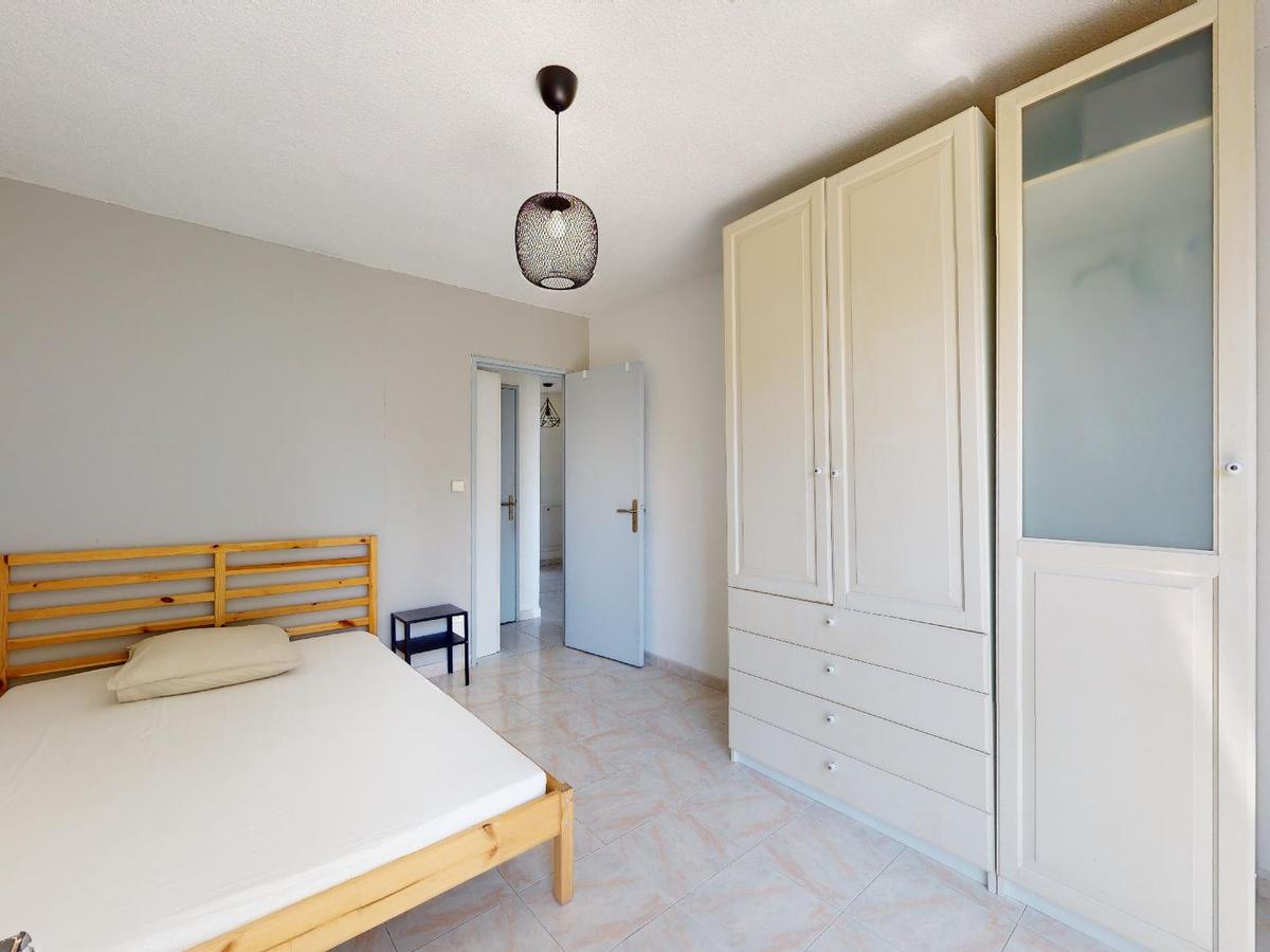 Colocation à Périgueux — Chambre avec bureau · Périgueux (41 m² le logement)