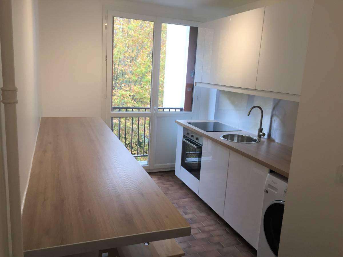 Colocation à Montpellier : Chambre avec bureau · Montpellier (49 m² le logement) (photo 3/6)