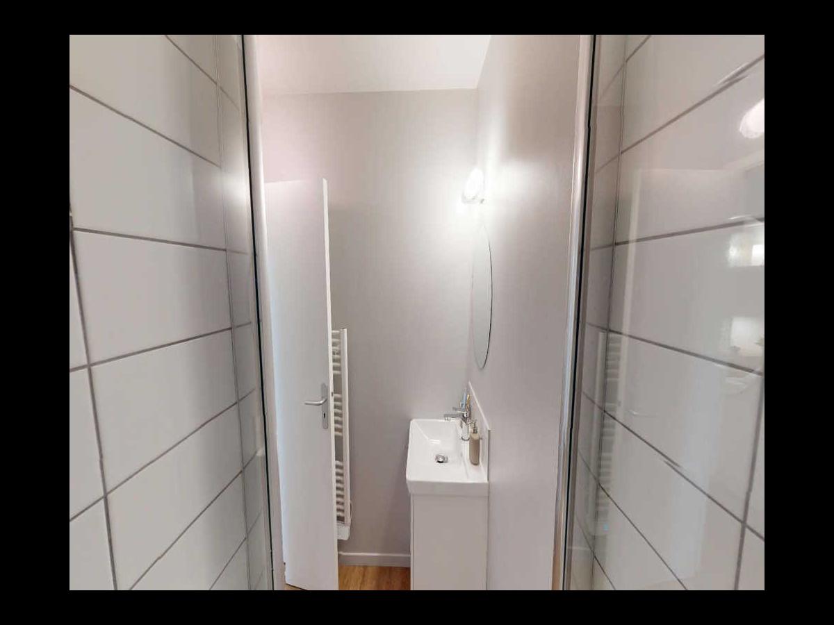 Colocation à Saint-Malo : Chambre avec bureau · Saint-Malo (70 m² le logement) (photo 5/6)