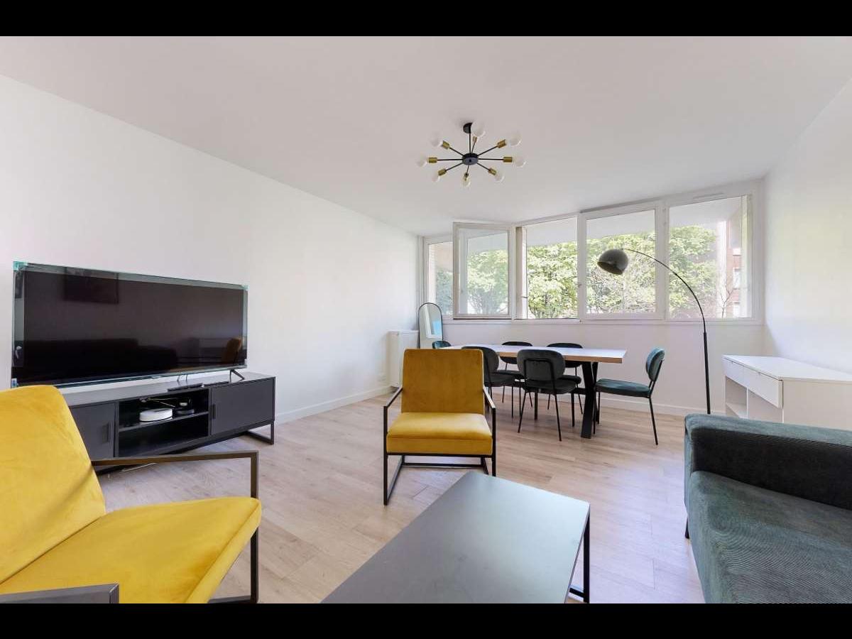 Colocation à Annecy : Chambre lumineuse · Annecy — 4 pièces au total (photo 4/6)